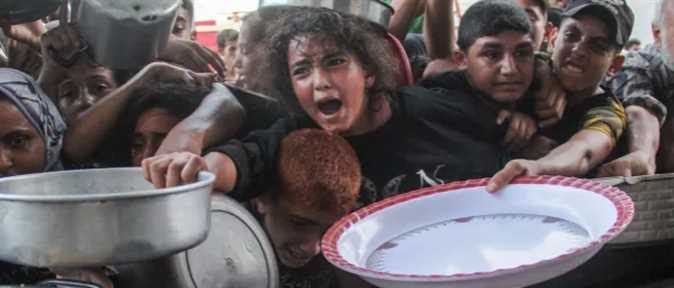 أطفال غزة ينتظرون التطعيم بعد حرمانهم من الغذاء