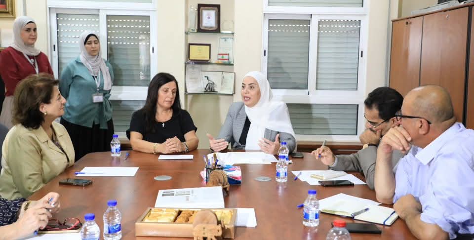 وزيرة التنمية الإجتماعية وفاء بني مصطفى