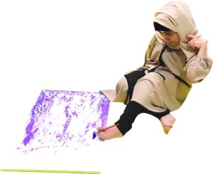 الفنانة الإماراتية موزة بن ذيبان سفيرة ملهمة لأصحاب الهمم