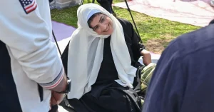 الفنانة الإماراتية موزة بن ذيبان سفيرة ملهمة لأصحاب الهمم