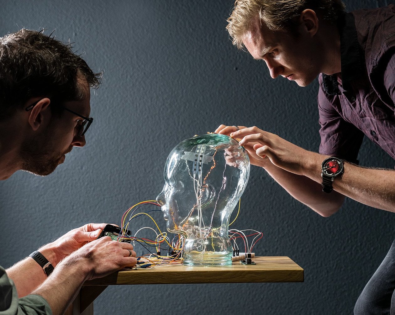 الفيزياء النفسية تتجسد في أجهزة وابتكارات حقيقية أثبتت فعاليتها