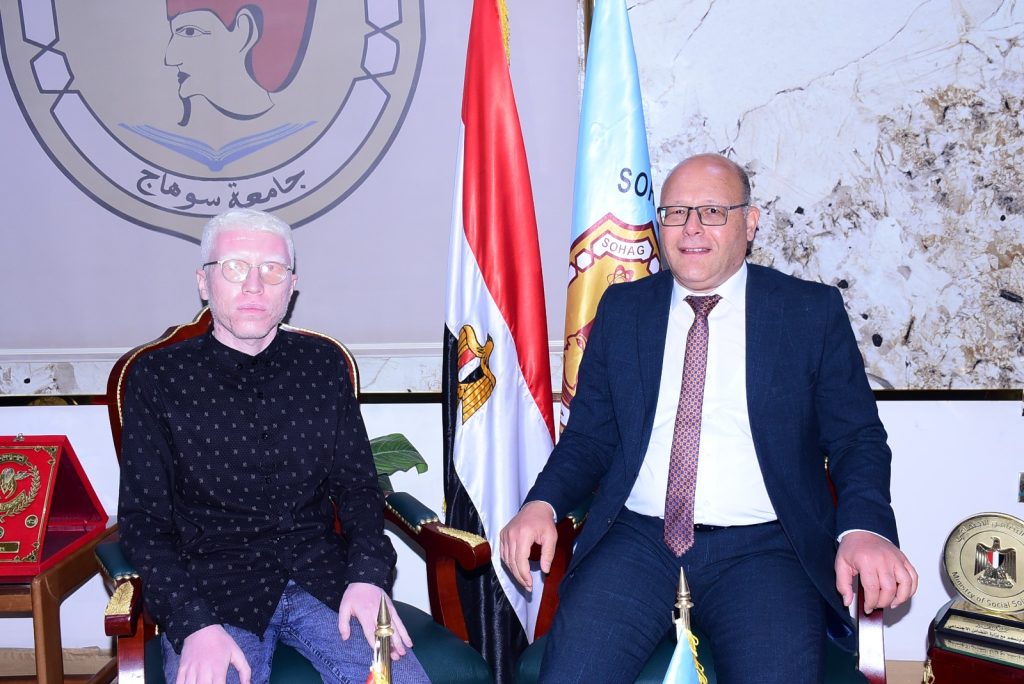 يوسف خلف مع رئيس جامعة سوهاج