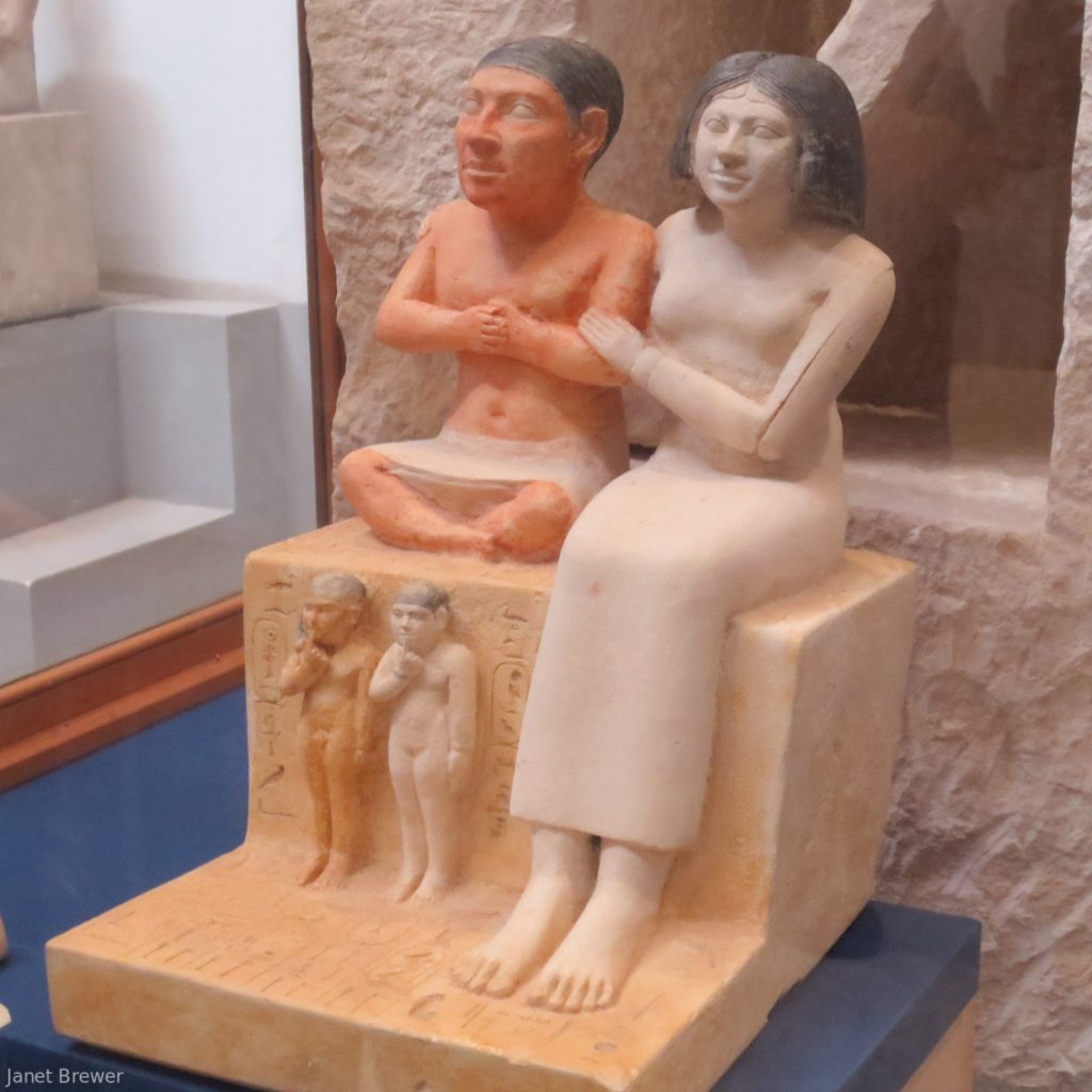 سنيب وزوجته سينيتيت، حوالي ٢٥٢٠ قبل الميلاد، المتحف المصري، القاهرة