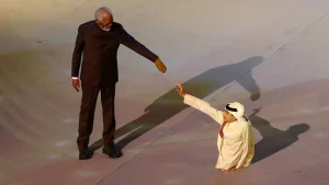 القطري غانم المفتاح ومورجان فريمان 
