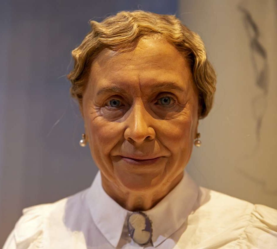 رواد حقوق ذوي الإعاقة. ولدت هيلين آدامز كيلر في 27 يونيو 1880