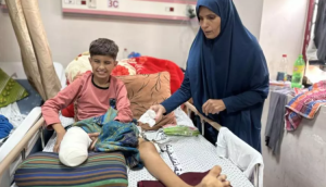 طفل فلسطيني من أهالي غزة مبتور الساق