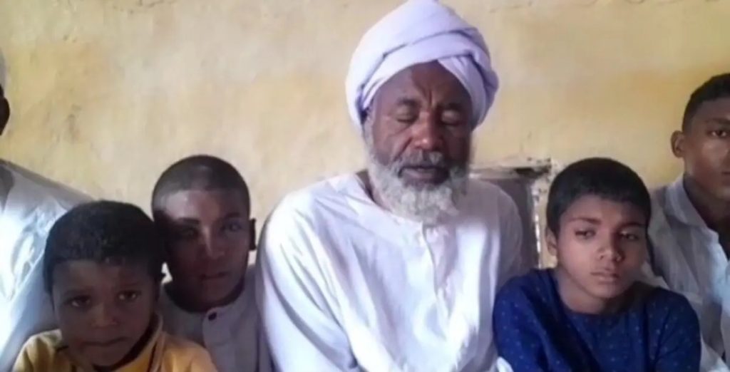 بعض من أفراد عائلة حسب الله آدم