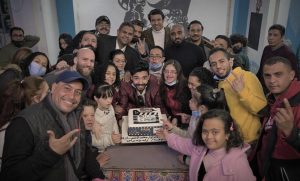 أبطال وصناع مسلسل القضية 404 يحتفلون بانتهاء التصوير