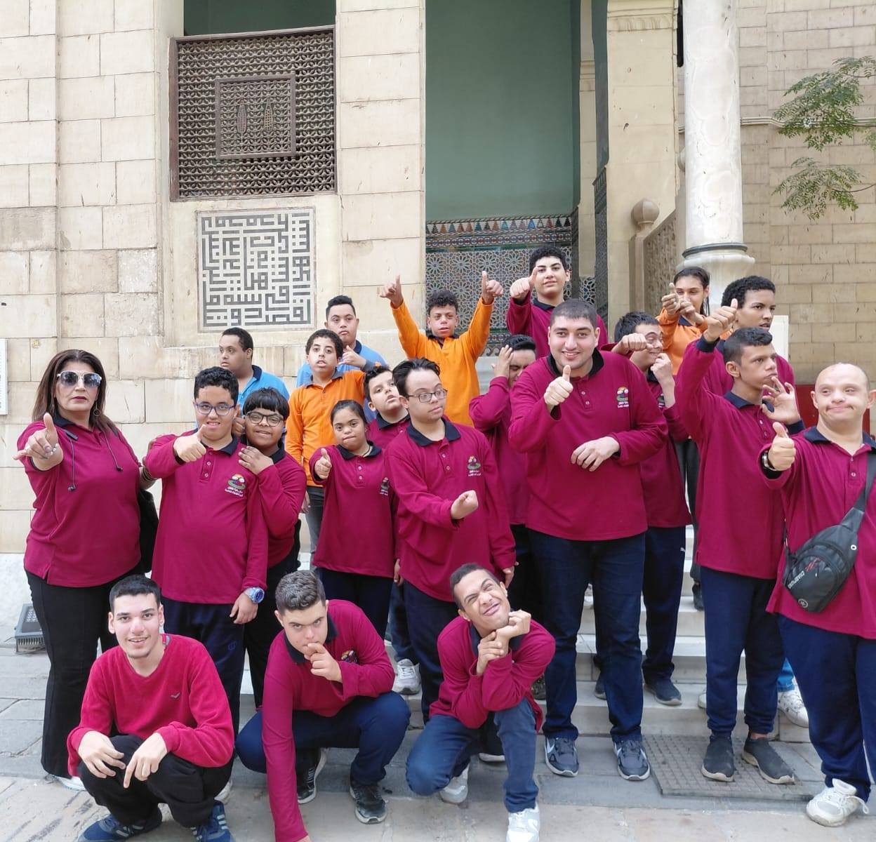 أطفال أتوبيس الفن الجميل في إحدى الزيارات