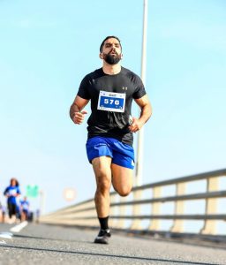 الأنصاري.. طبيب رياضي لا يعرف الخسارة