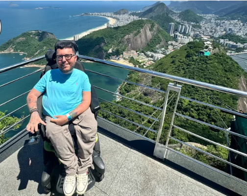 إحدى مغامرات السفر الميسر للأمريكي«كوري لي»