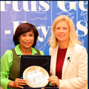 تكريم المهندسة أمل مبدي، رئيسة الاتحاد المصري للإعاقات الذهنية