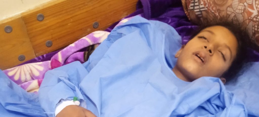 ورم سرطاني يمنع بتول من النوم والحركة