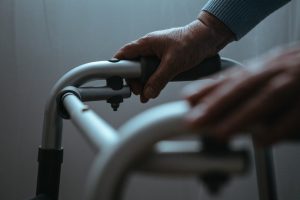 ذوو الإعاقة الحركية صعوبة في غسل اليدين باستمرار