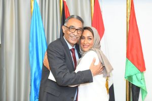 الدكتور فؤاد الهاشم مع ابنته مريم