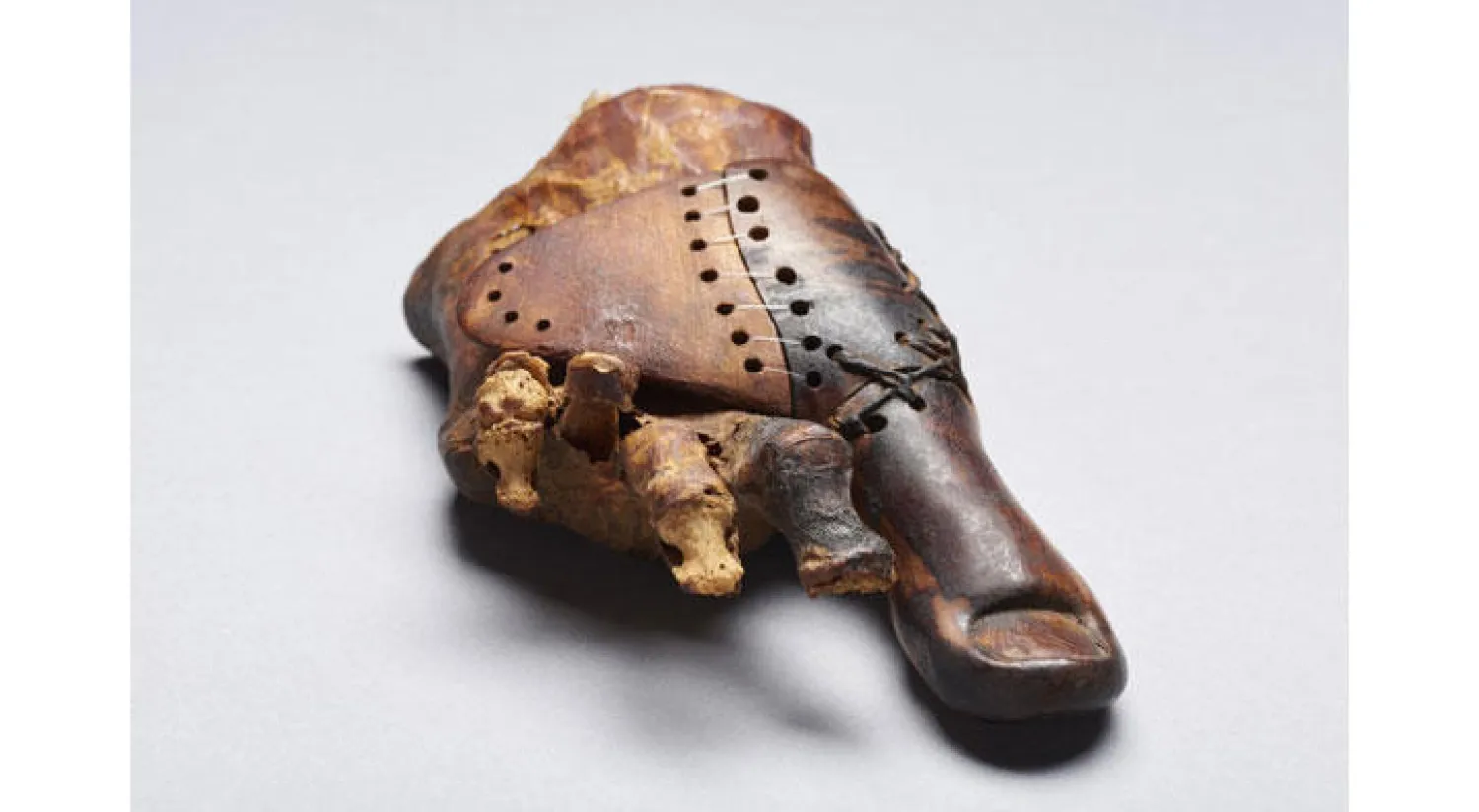 المصريون القدماء برعوا في ابتكار الأطراف الصناعية