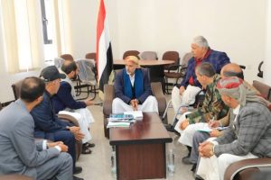 رئيس الوزراء محمد مفتاح، خلال زيارته لصندوق رعاية وتأهيل المعاقين باليمن