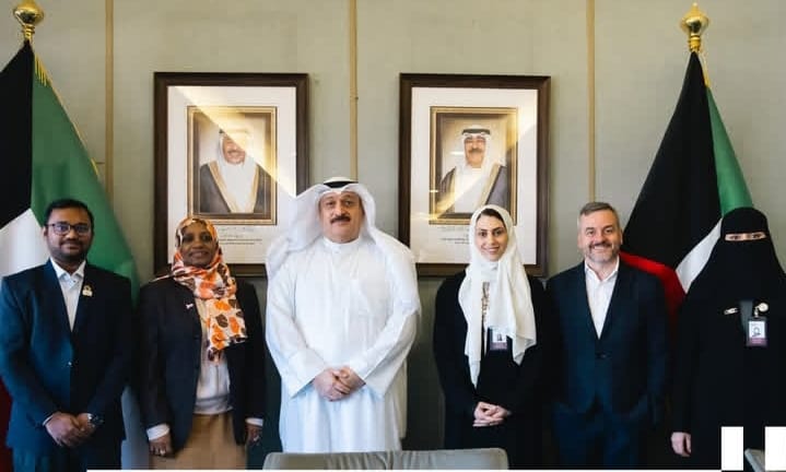 وفد صحي دولي يزور الكويت، وكان في استقباله وزير الصحة الدكتور أحمد العوضي