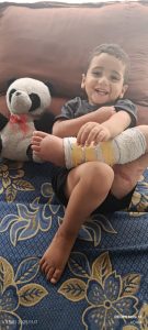 يوسف يخوض رحلة شاقة من مقاومة الألم بحثا عن الحياة