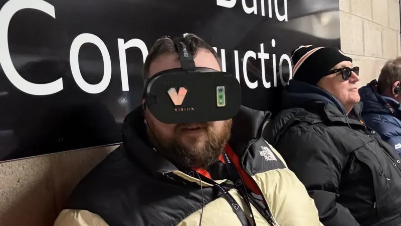 سماعة خاصة لمشجعي الكرة المكفوفين في إنجلترا