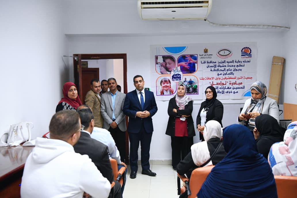 «تواصل».. مبادرة حكومية في مصر لتدريب الموظفين على لغة الإشارة