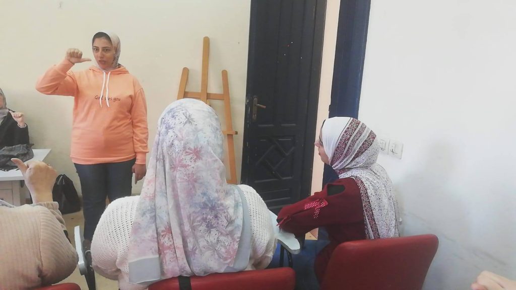 ورشة لتعليم لغة الإشارة