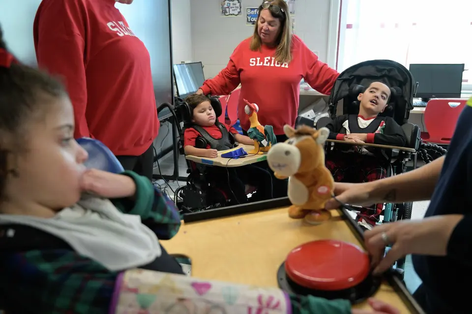 تعديل الألعاب للأطفال ذوي الإعاقة في كونيتيكت الأمريكية