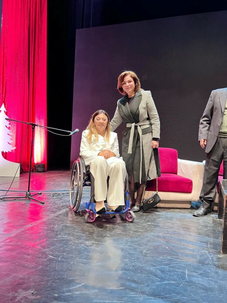 إلهام شاهين مع إيمان كريم بعد عرض فيلم هى