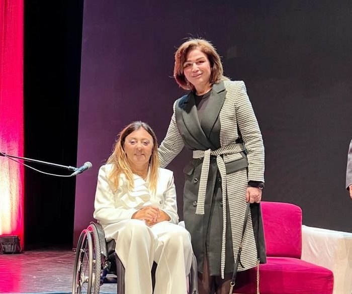 إلهام شاهين مع إيمان كريم بعد عرض فيلم هى