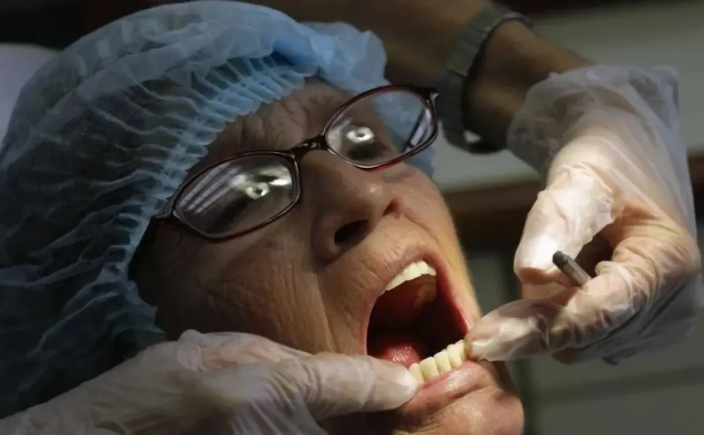 دراسة يابانية تكشف ارتباط بكتيريا الفم بالإعاقة لدى مرضى التصلب المتعدد