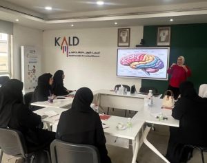 محاضرة تدريبية حول توعية طالبات الجامعة بعسر القراءة في الكويت