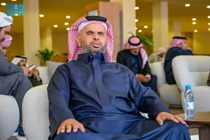 الشاعر السعودي الكفيف عاشق منافسات الإبل