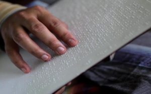 اعتماد توقيع المكفوفين في بنوك الأردن يكفل الاستقلال المالي 