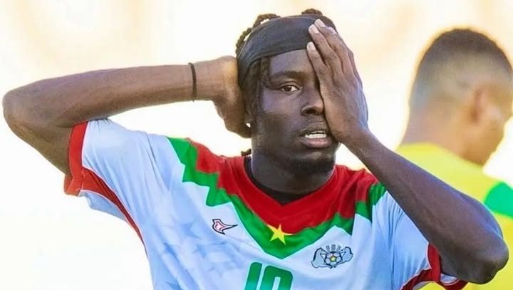 مينونغو نجم منتخب بوركينا فاسو يصنع المجد بعين واحدة