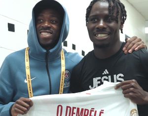 مينونغو نجم منتخب بوركينا فاسو يتحدى فقدان البصر ويقود بلاده في أمم أفريقيا