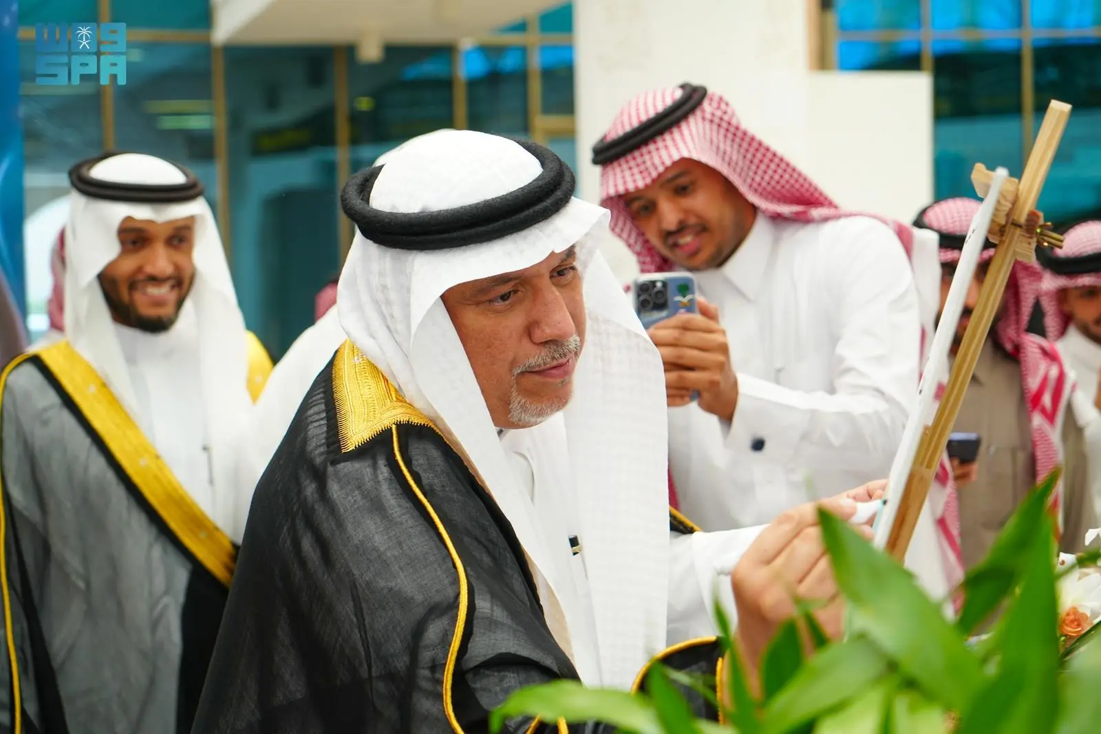 رئيس جامعة الملك فيصل عادل بن محمد بن زنادة يفتتح إكسبو همم