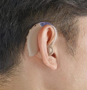 الكويت توقع عقد توريد السماعات الطبية