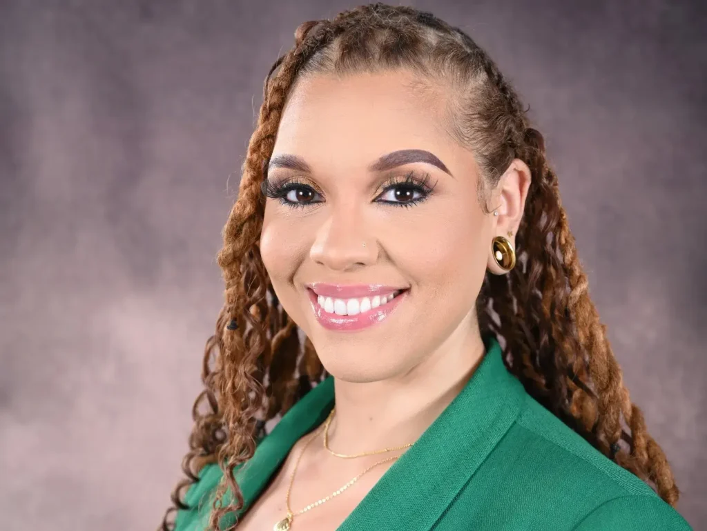 سيرينا سوتو.. أمريكية ترعى طفلين ووالداها المعاقين