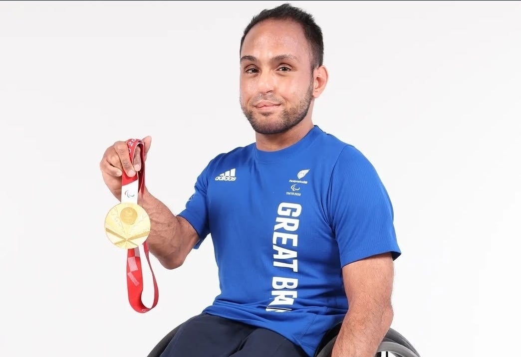 أحد الملهمين من ذوي الإعاقة