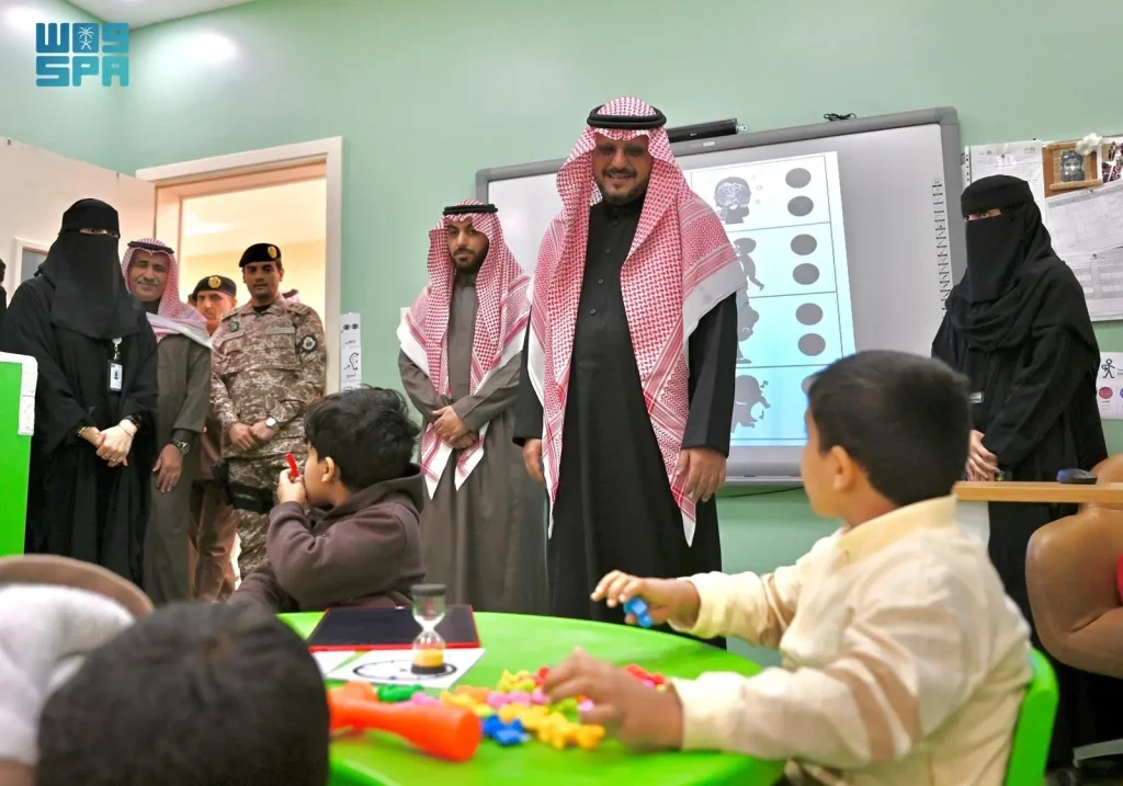 نائب أمير القصيم يطلع على إنجازات ومشاريع جمعية عنيزة