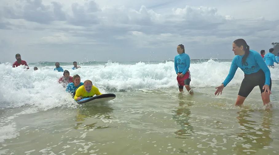 راكبي الأمواج من ذوي الإعاقة