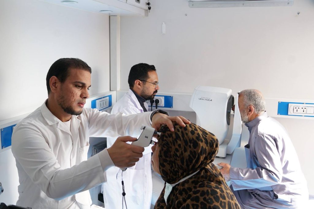 «عنيك في عنينا»