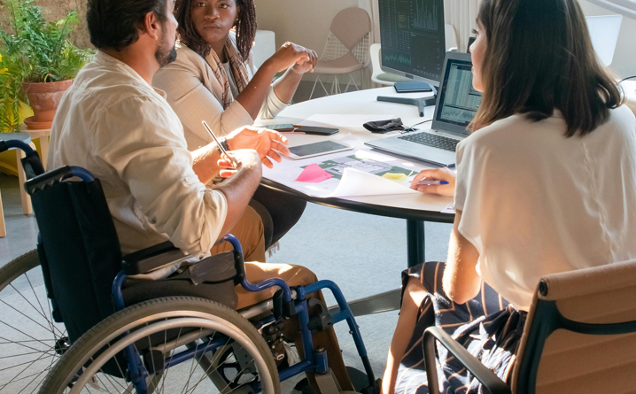 شركات أمريكية تعتمد توظيف ذوي الإعاقة لتعزيز تنافسية سوق العمل