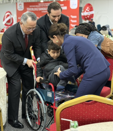 315 كرسيًا متحركًا