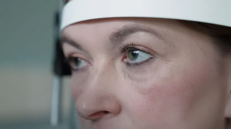 أطباء بريطانيون يعيدون البصر لأشخاص مهددين بالعمى