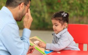 متلازمة الطفل المتصلب تتحول من تشخيص طبي نادر إلى إعاقة طويلة الأمد