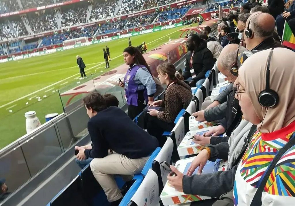 المغرب يدمج المكفوفين في الملاعب عبر الوصف السمعي