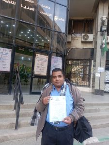 د. سيد ولسان حاله يقول: «الدكتوراه في يدي»