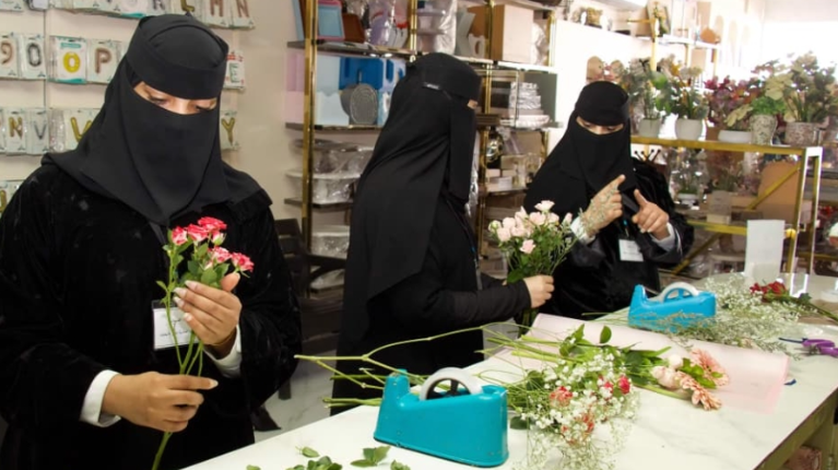 أيادٍ من نور