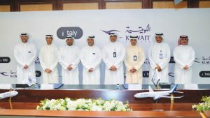 صورة جماعية لإداريي الخطوط الكويتية وشركة تالي